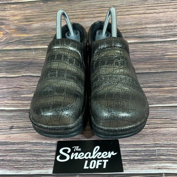 Klogs Women's Slip Resistant Print Clogs - Picture 2 of 8